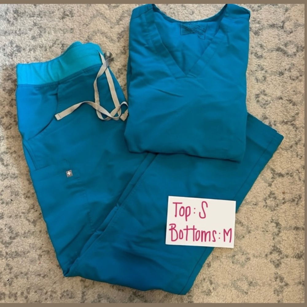 Figs scrubs set